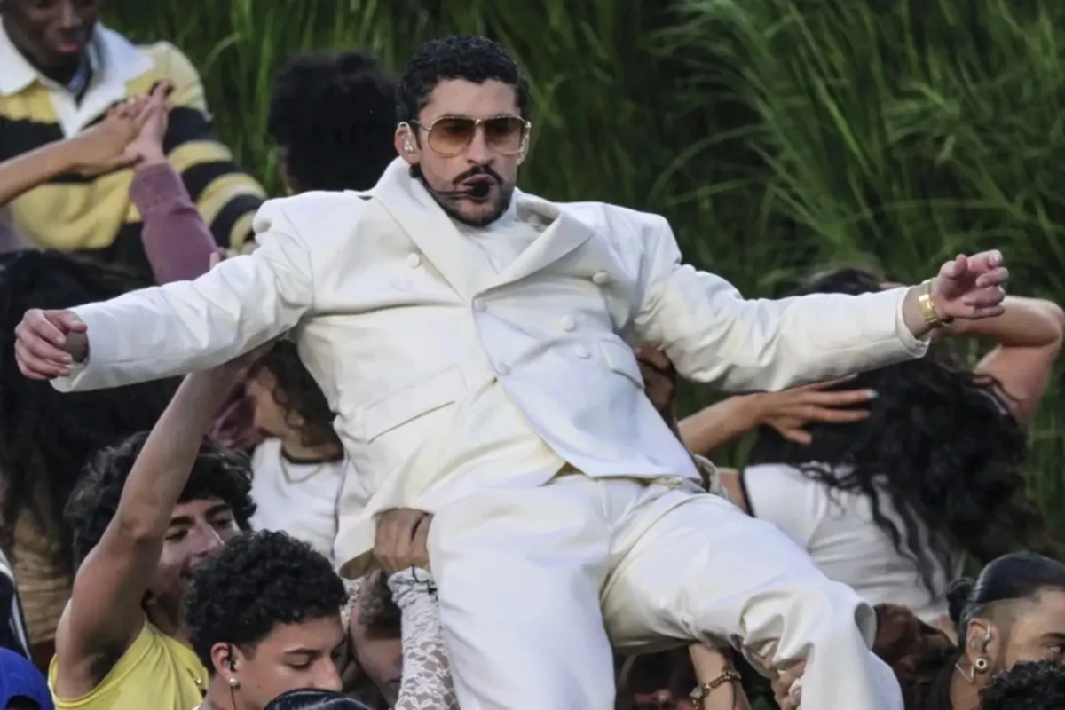 Bad Bunny presume del reloj que lució en la Super Bowl: Vale más de 1,5 millones de pesos