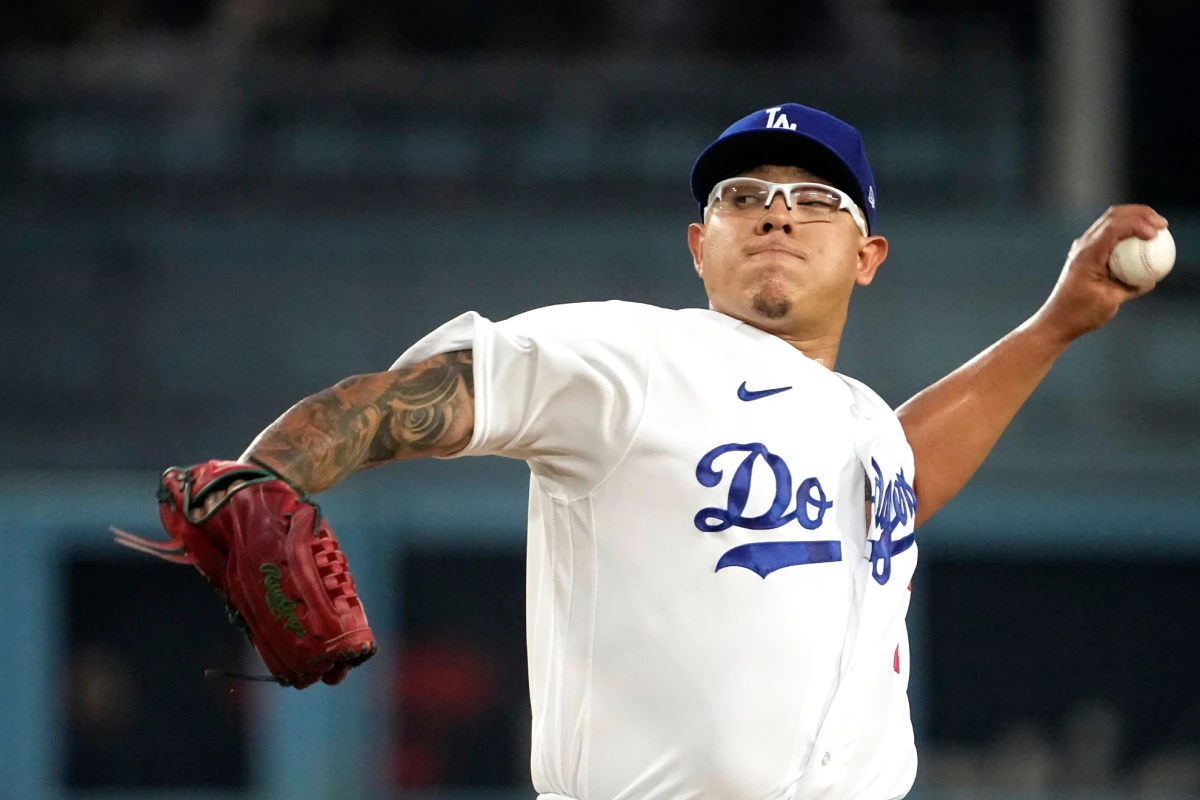 Julio Urías reaparece en campo de beisbol tras abrupta salida de los Dodgers por violencia