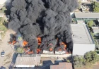 Fuerte incendio en recicladora de plástico moviliza a Bomberos en el Mariano Matamoros