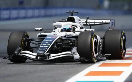Checo Pérez cumple en Silverstone, Verstappen fracasa