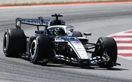 Checo Pérez aprovecha el caos de la salida para subir cinco puestos