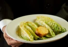 La verdadera historia de la Ensalada César: origen, mitos y evolución hasta hoy
