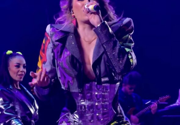 María José bajo la lluvia