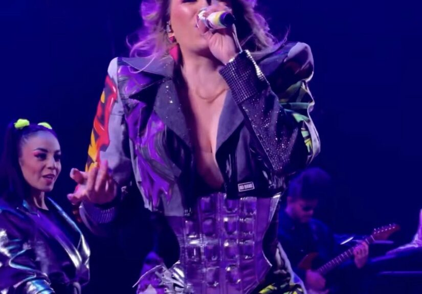 María José bajo la lluvia